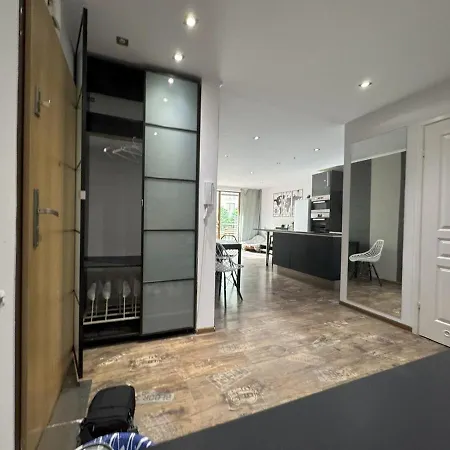 Papaj Apartment, Supervision, Garage * Krakau