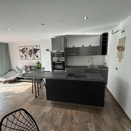 Papaj Apartment, Supervision, Garage